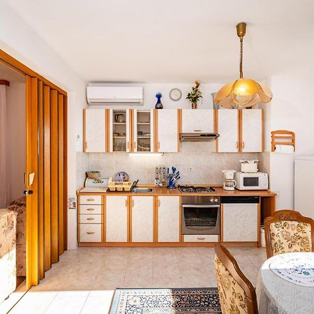 2 Bedroom Cozy Apartment In Zadar Exterior foto