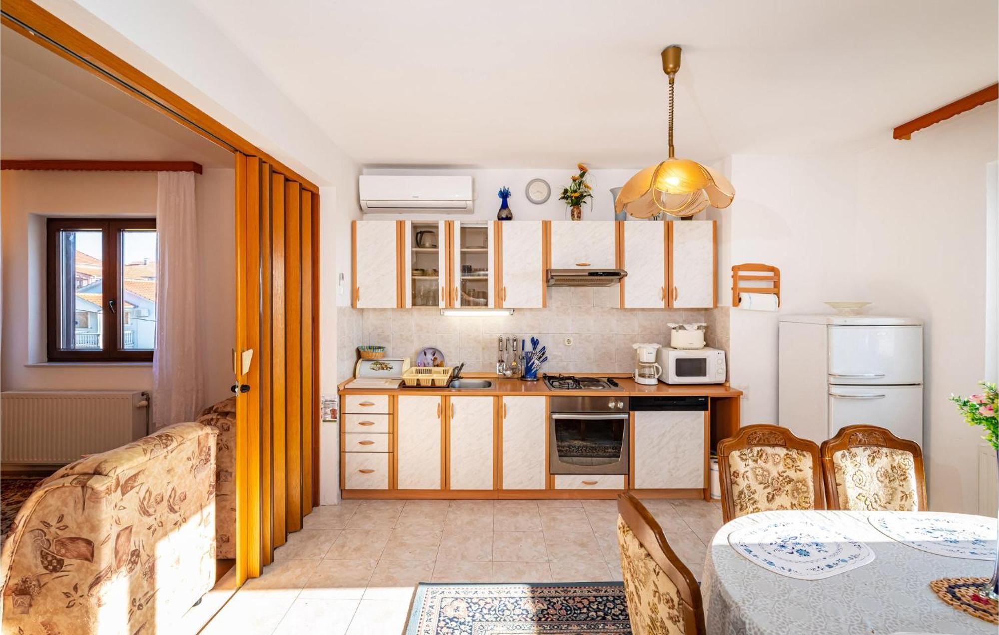 2 Bedroom Cozy Apartment In Zadar Exterior foto