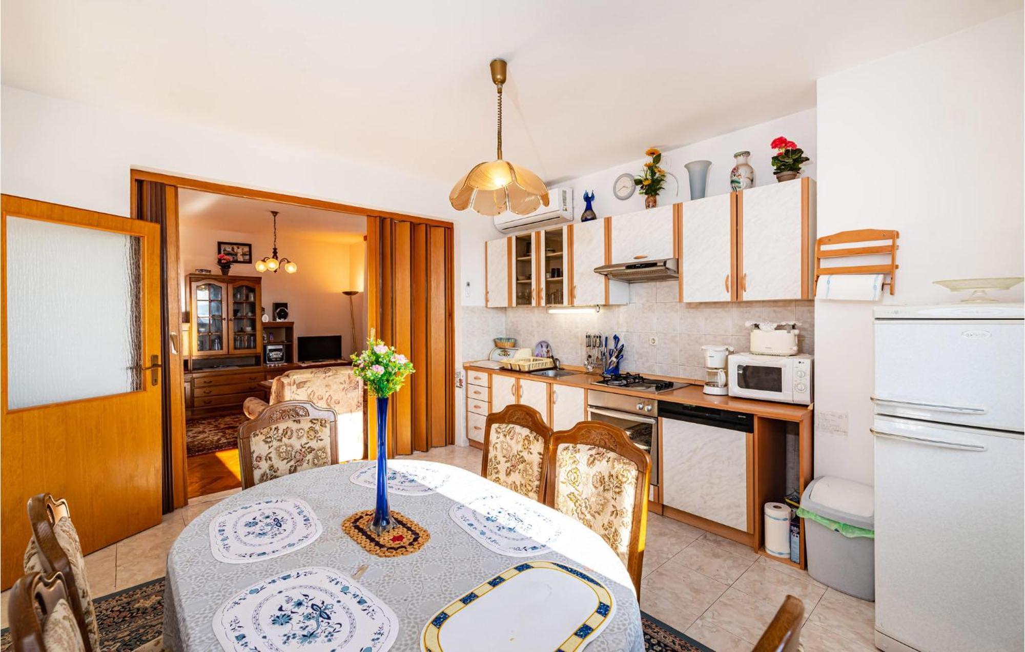 2 Bedroom Cozy Apartment In Zadar Exterior foto