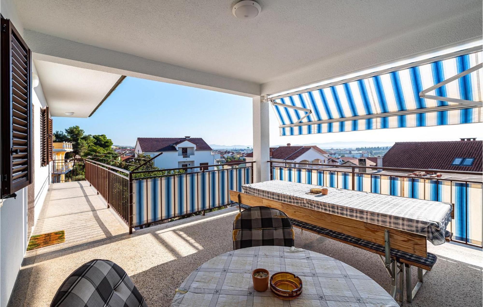 2 Bedroom Cozy Apartment In Zadar Exterior foto