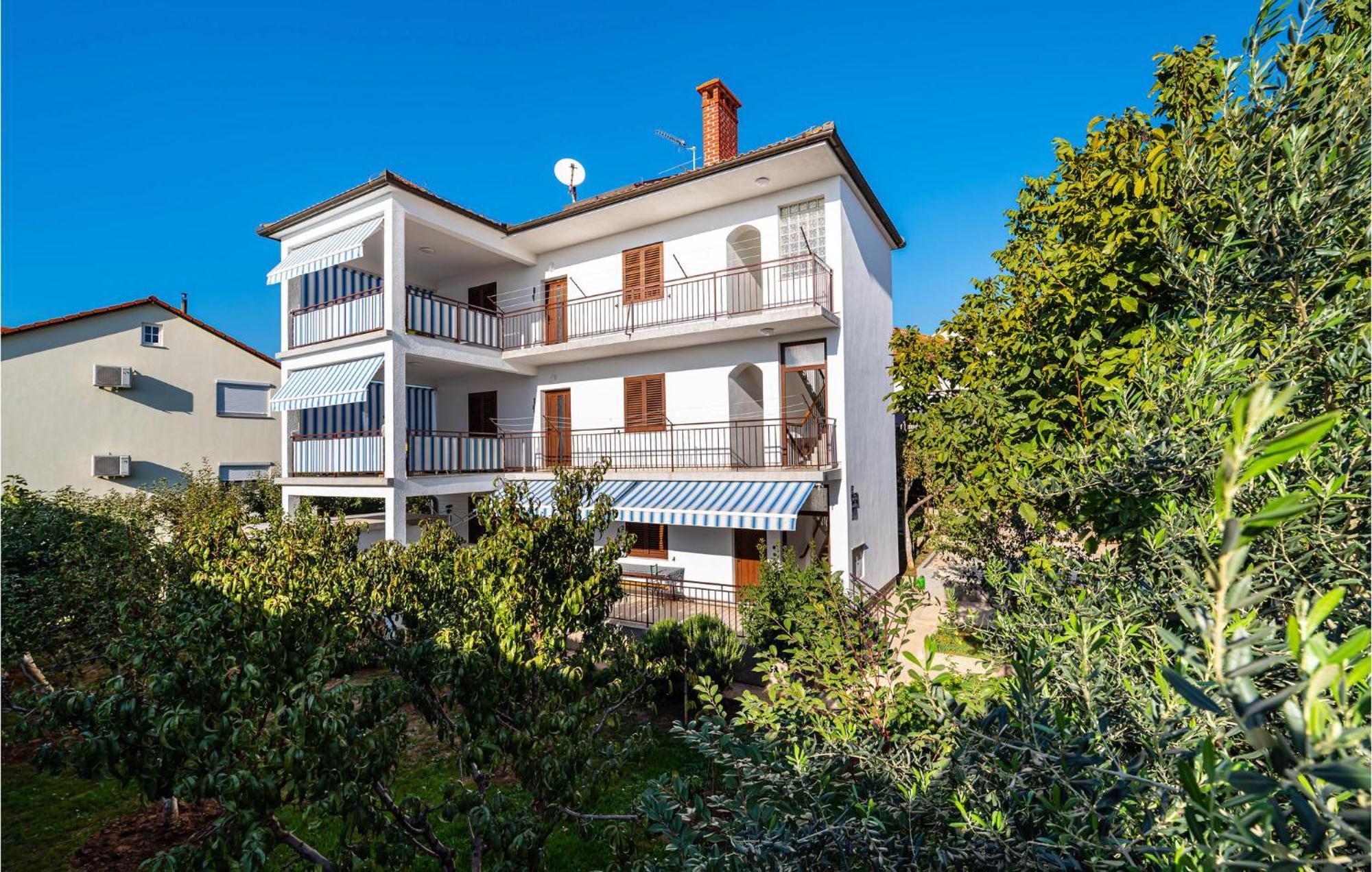 2 Bedroom Cozy Apartment In Zadar Exterior foto
